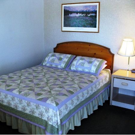 Golden West Motel Klamath Falls Exterior photo