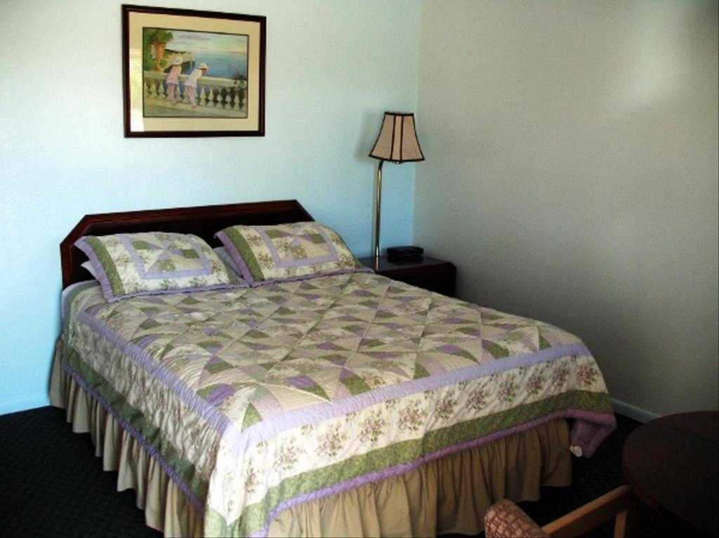 Golden West Motel Klamath Falls Exterior photo