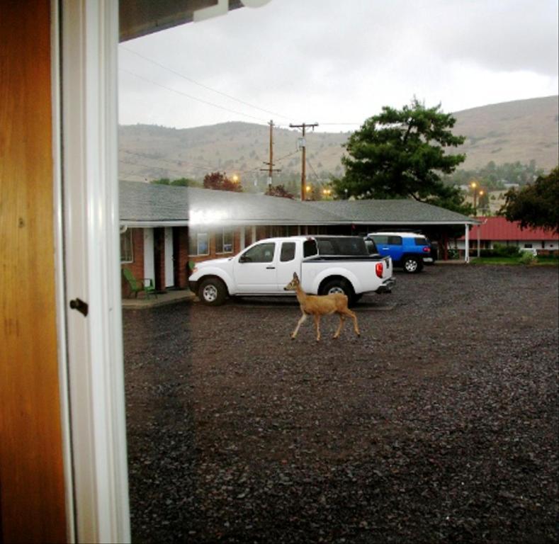 Golden West Motel Klamath Falls Exterior photo