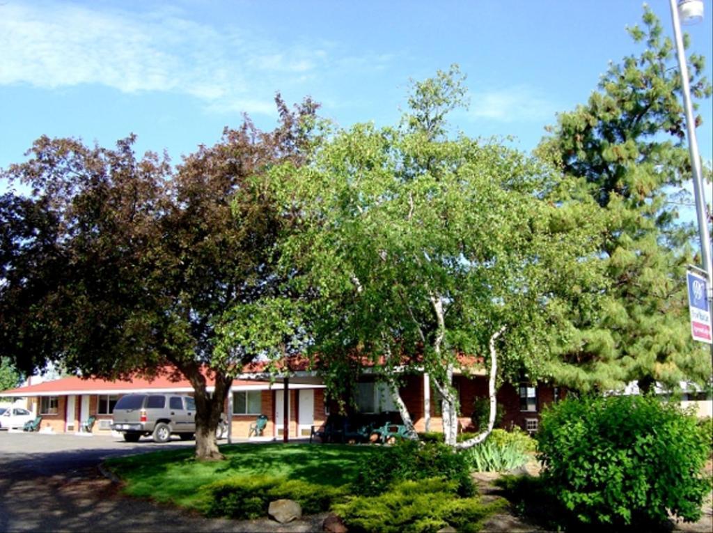 Golden West Motel Klamath Falls Exterior photo