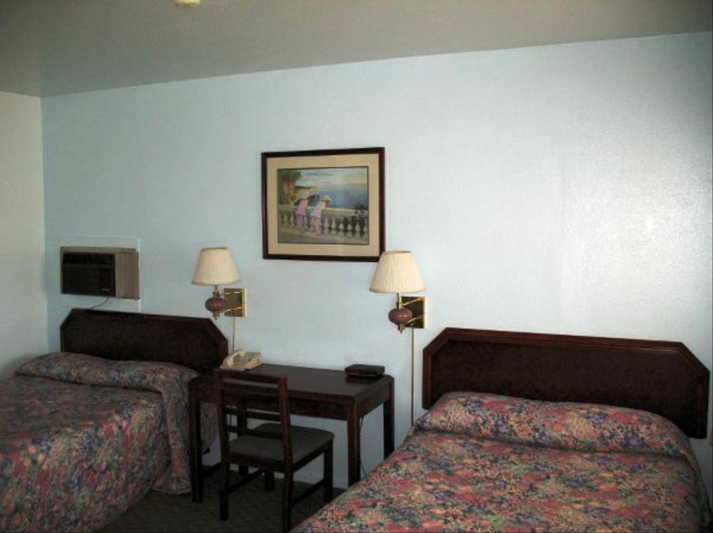 Golden West Motel Klamath Falls Exterior photo