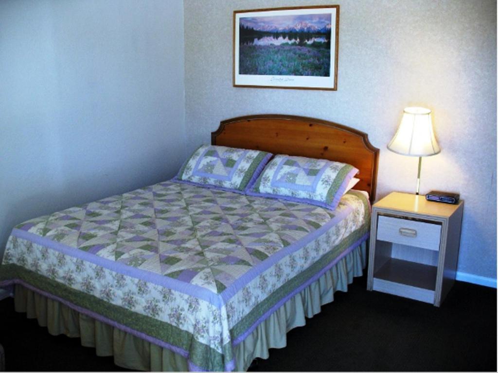 Golden West Motel Klamath Falls Exterior photo