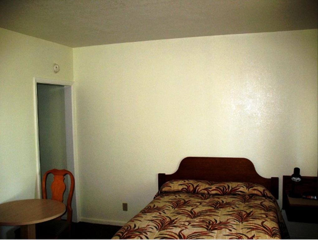 Golden West Motel Klamath Falls Exterior photo