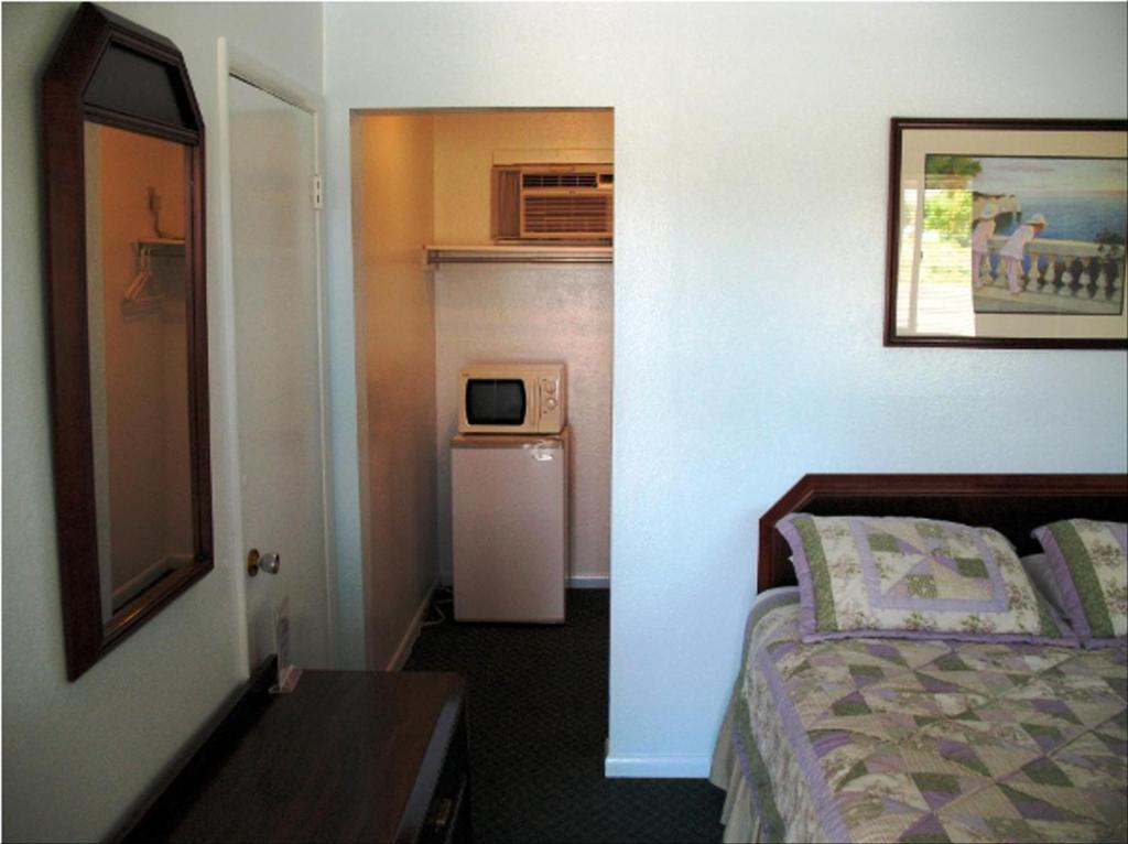 Golden West Motel Klamath Falls Exterior photo