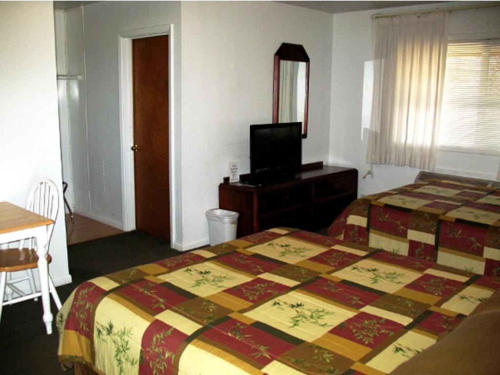 Golden West Motel Klamath Falls Exterior photo