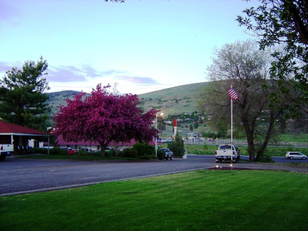 Golden West Motel Klamath Falls Exterior photo